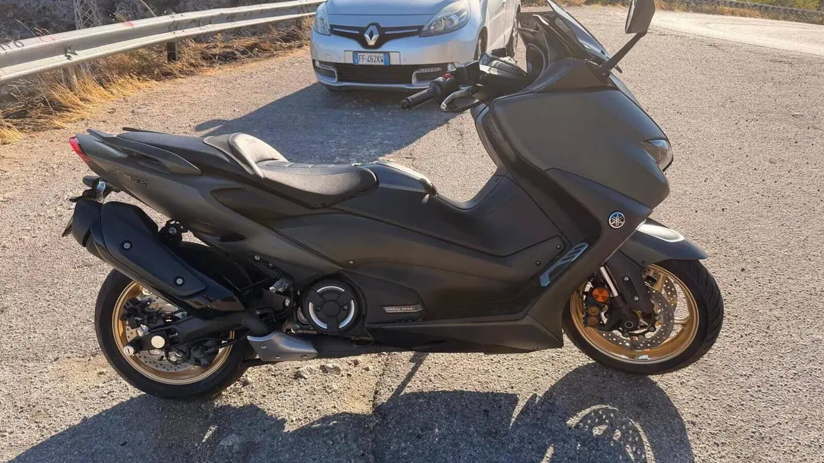 Yamaha T-Max 560 Tech Max (2021)  (4)