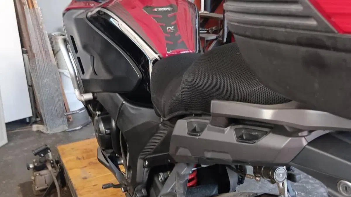 Honda VFR 1200 F ABS (2009 - 16)  (4)