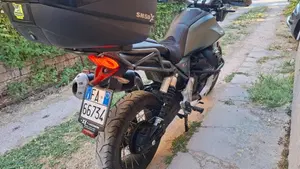 Moto Guzzi V85 TT Travel (2021 - 23)  (3)