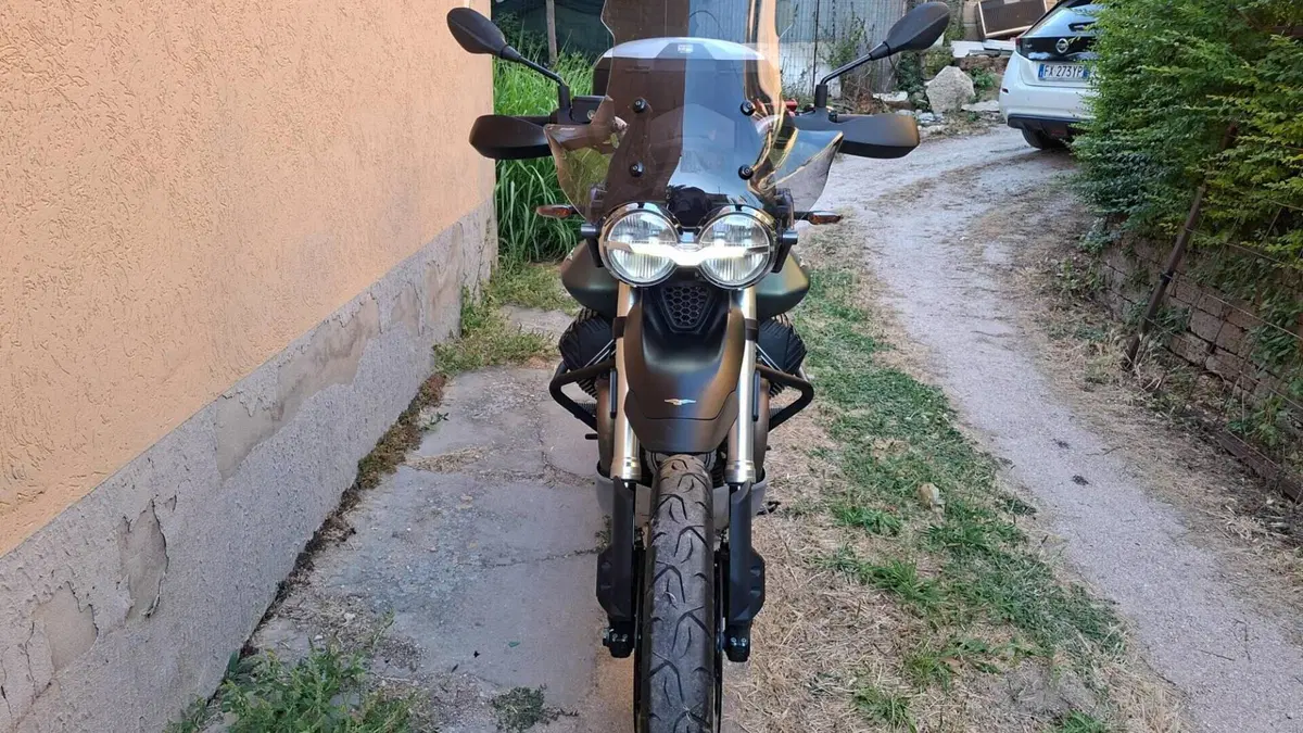 Moto Guzzi V85 TT Travel (2021 - 23)  (5)
