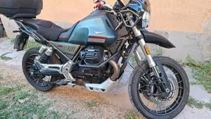 Moto Guzzi V85 TT Travel (2021 - 23)  (7)