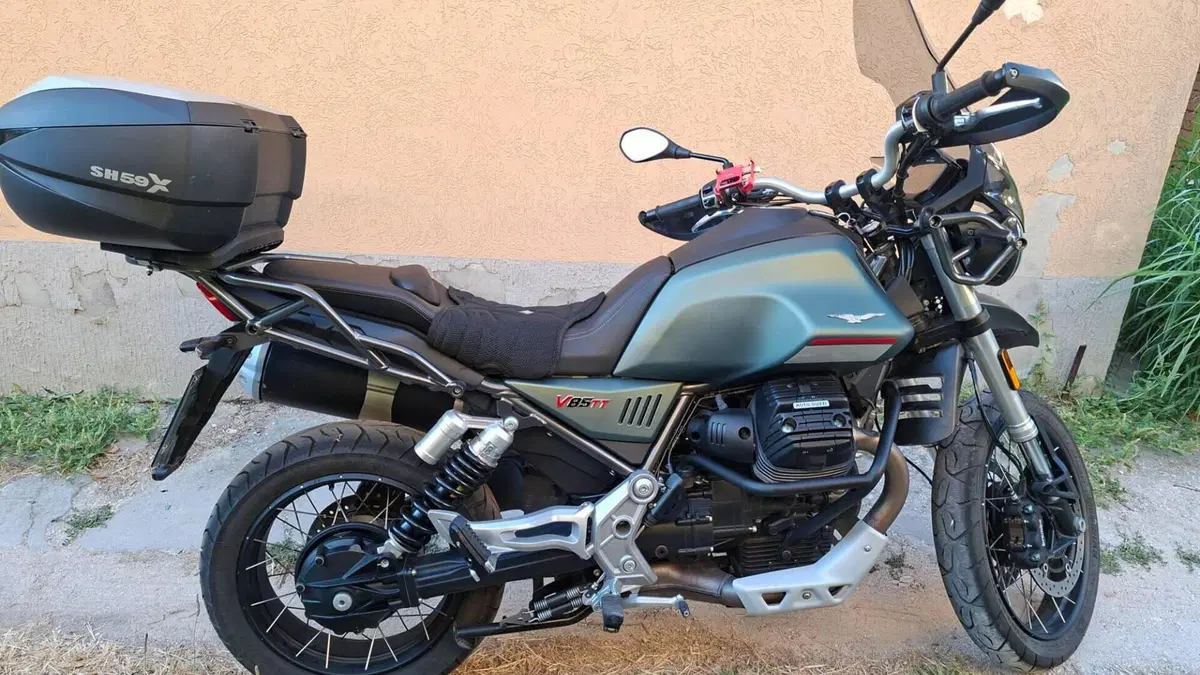 Moto Guzzi V85 TT Travel (2021 - 23)  (8)
