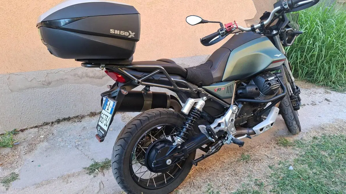 Moto Guzzi V85 TT Travel (2021 - 23)  (9)