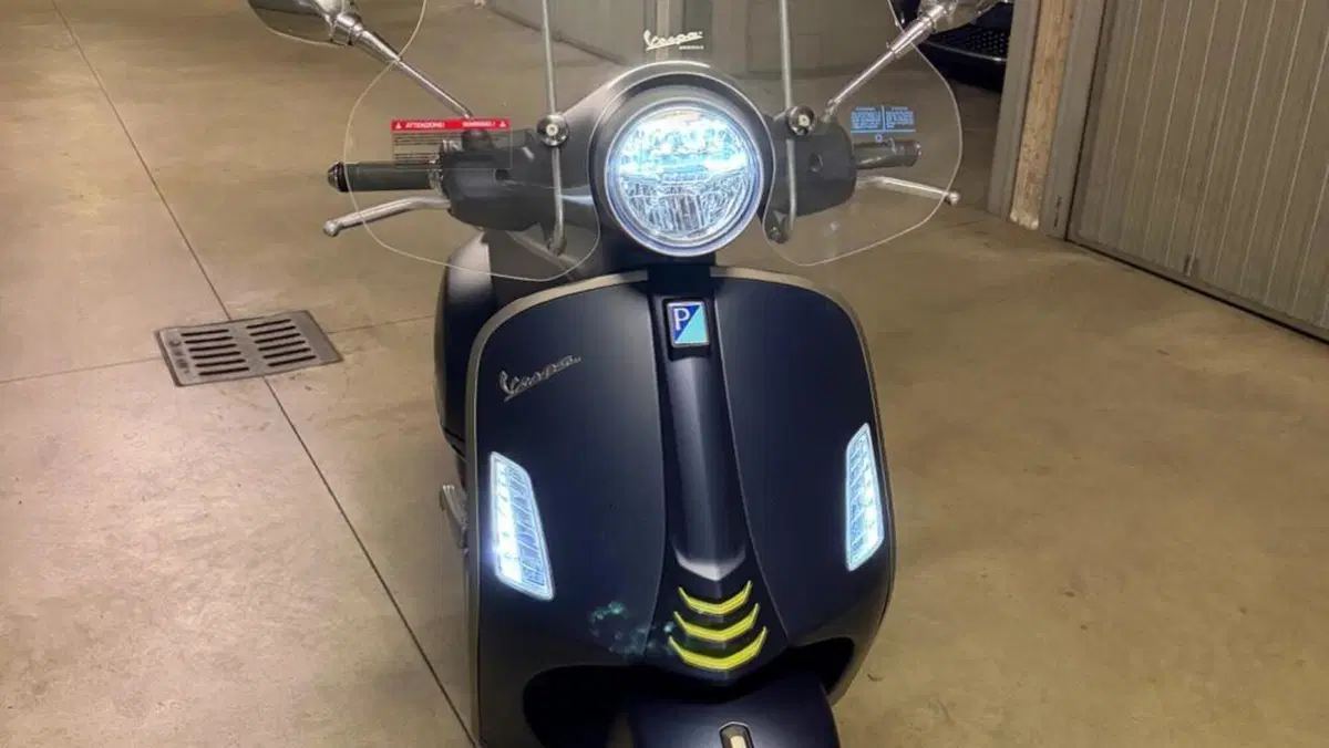 Vespa GTS 300 Super Tech (2023 - 24) 