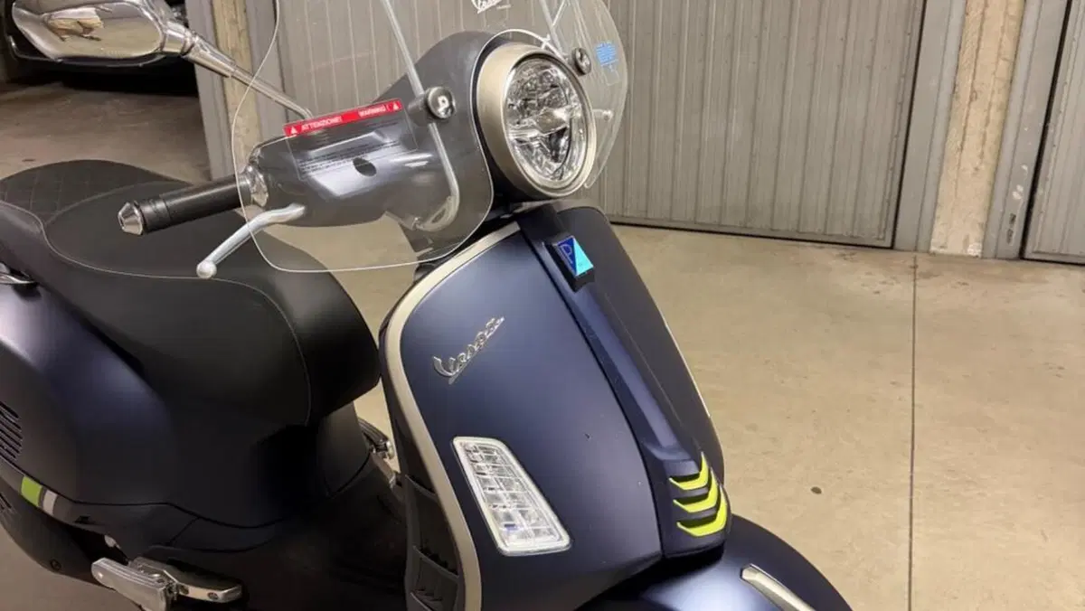 Vespa GTS 300 Super Tech (2023 - 24)  (2)