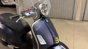 Vespa GTS 300 Super Tech (2023 - 24)  (2)