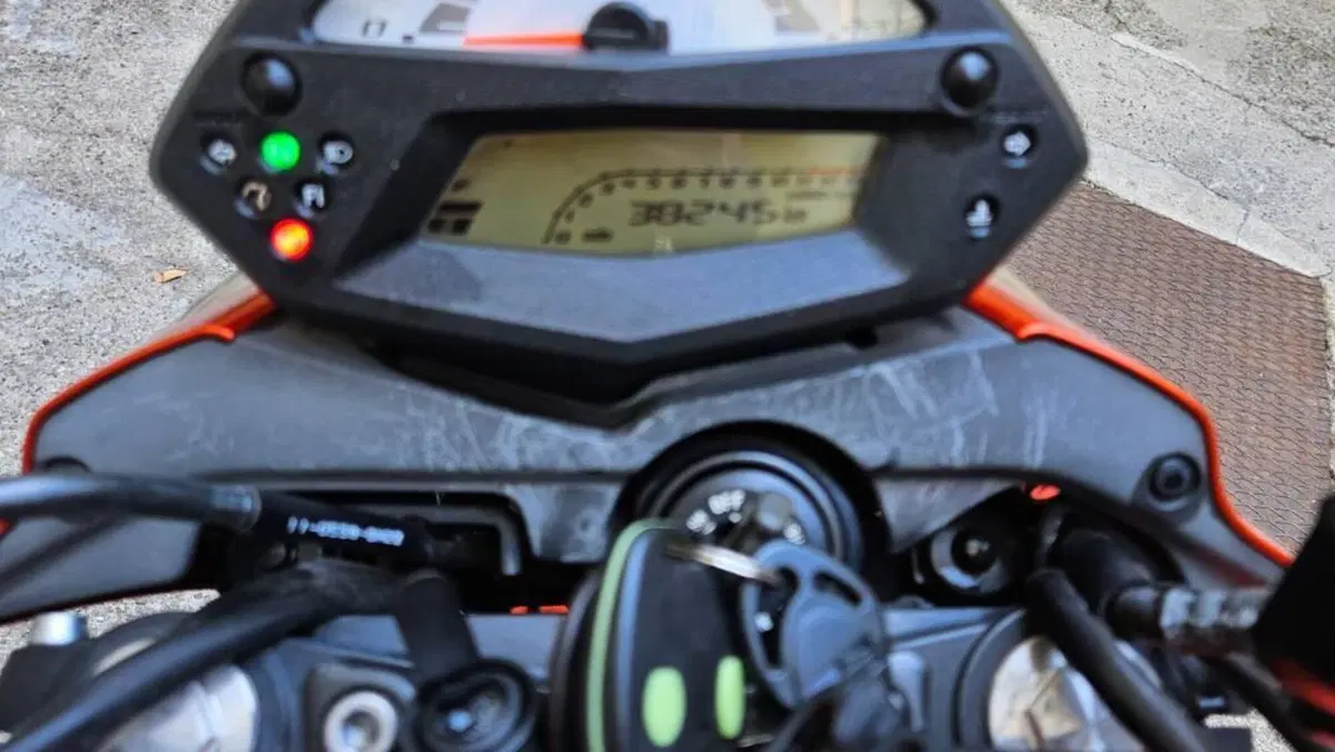 Kawasaki ER-6N (2009 - 11)  (6)