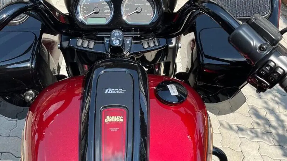 Harley-Davidson Road Glide Special Anniversary (2023)  (7)