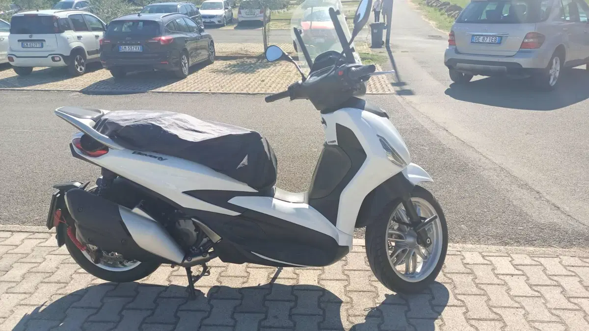 Piaggio Beverly 400 ABS-ASR (2021 - 24)  (2)
