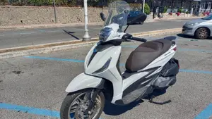 Piaggio Beverly 400 ABS-ASR (2021 - 24)  (5)