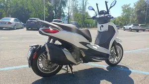 Piaggio Beverly 400 ABS-ASR (2021 - 24)  (8)
