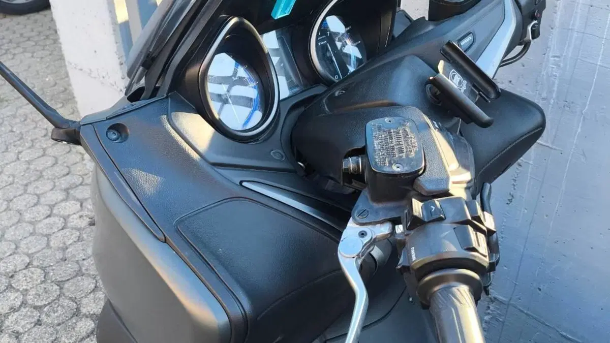 Yamaha T-Max 560 Tech Max (2020)  (6)