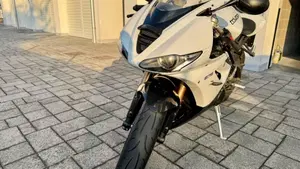 Triumph Daytona 675 R (2010 - 12)  (2)