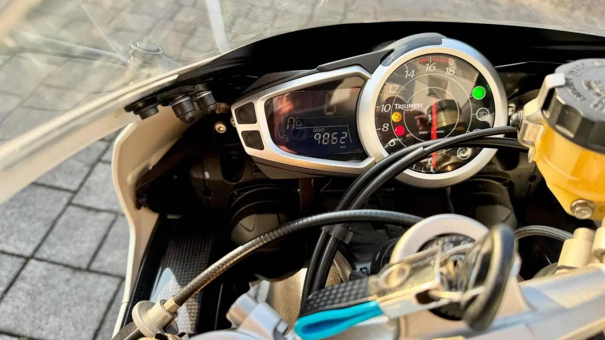 Triumph Daytona 675 R (2010 - 12)  (4)