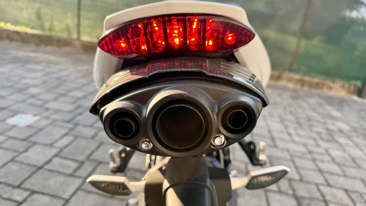 Triumph Daytona 675 R (2010 - 12)  (5)