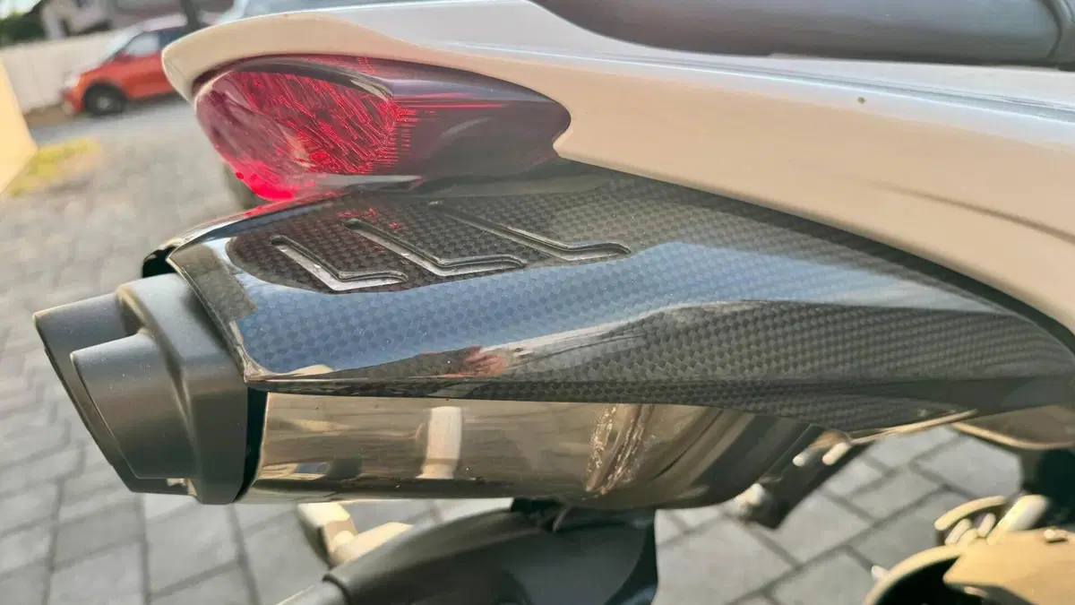 Triumph Daytona 675 R (2010 - 12)  (6)