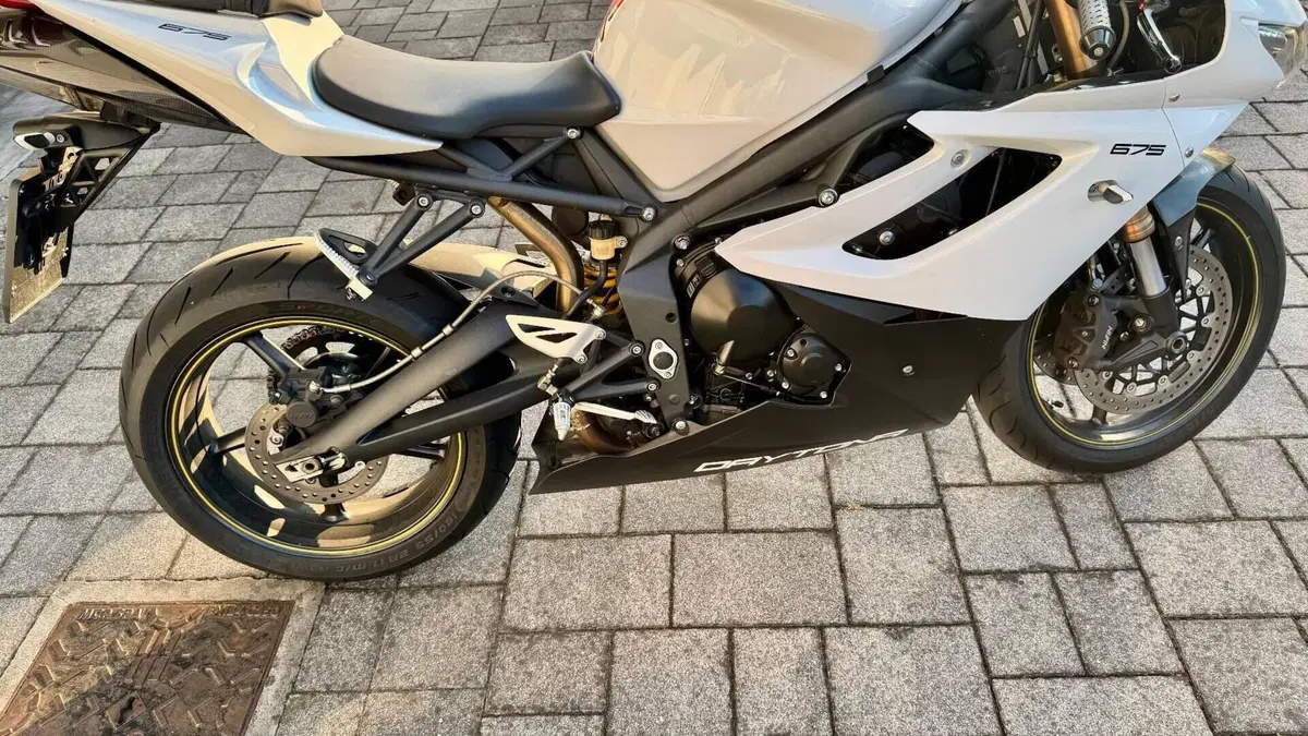 Triumph Daytona 675 R (2010 - 12)  (7)