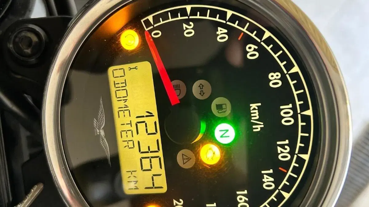 Moto Guzzi V7 III Stone (2017 - 20)  (3)