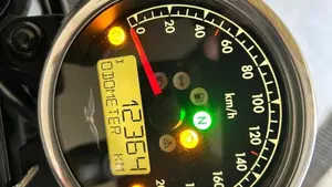 Moto Guzzi V7 III Stone (2017 - 20)  (3)
