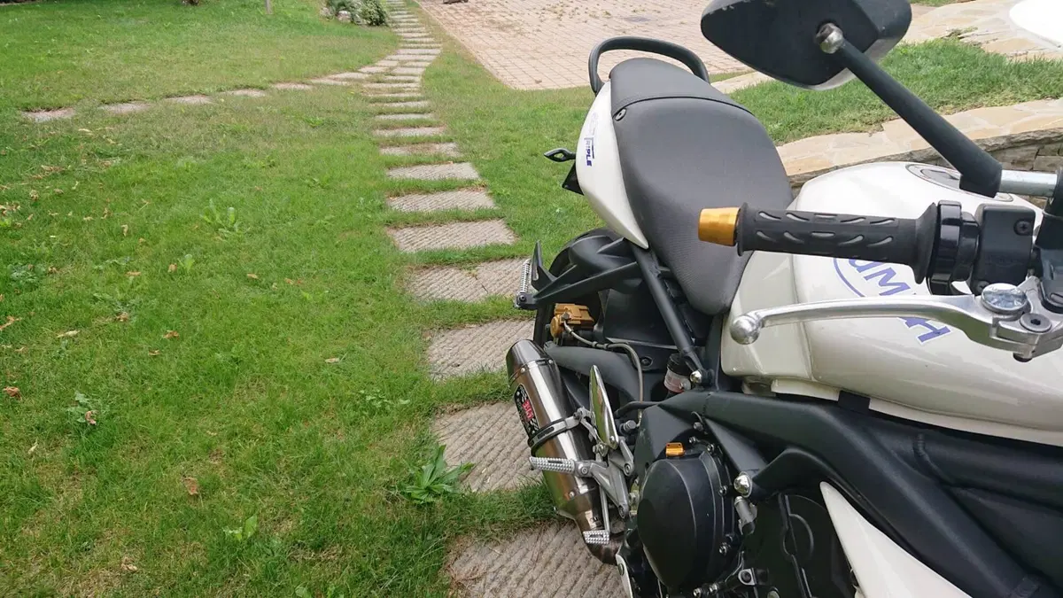 Triumph Street Triple (2007 - 12)  (2)