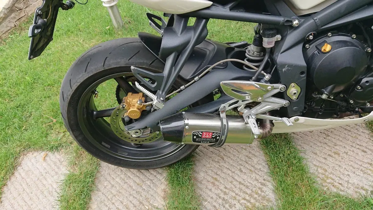 Triumph Street Triple (2007 - 12)  (3)
