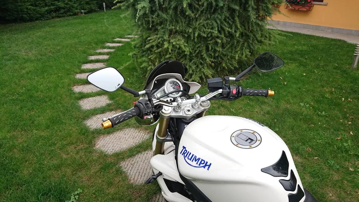 Triumph Street Triple (2007 - 12)  (4)