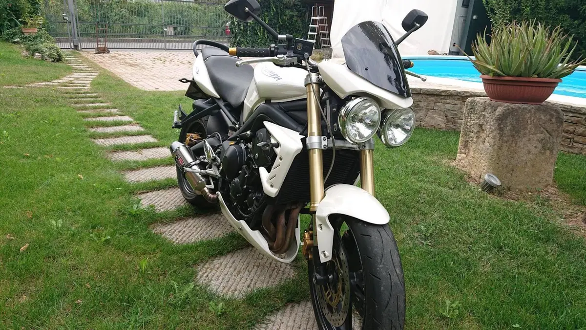 Triumph Street Triple (2007 - 12)  (5)