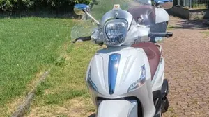 Piaggio Beverly 300 ABS-ASR (2021 - 25)  (3)