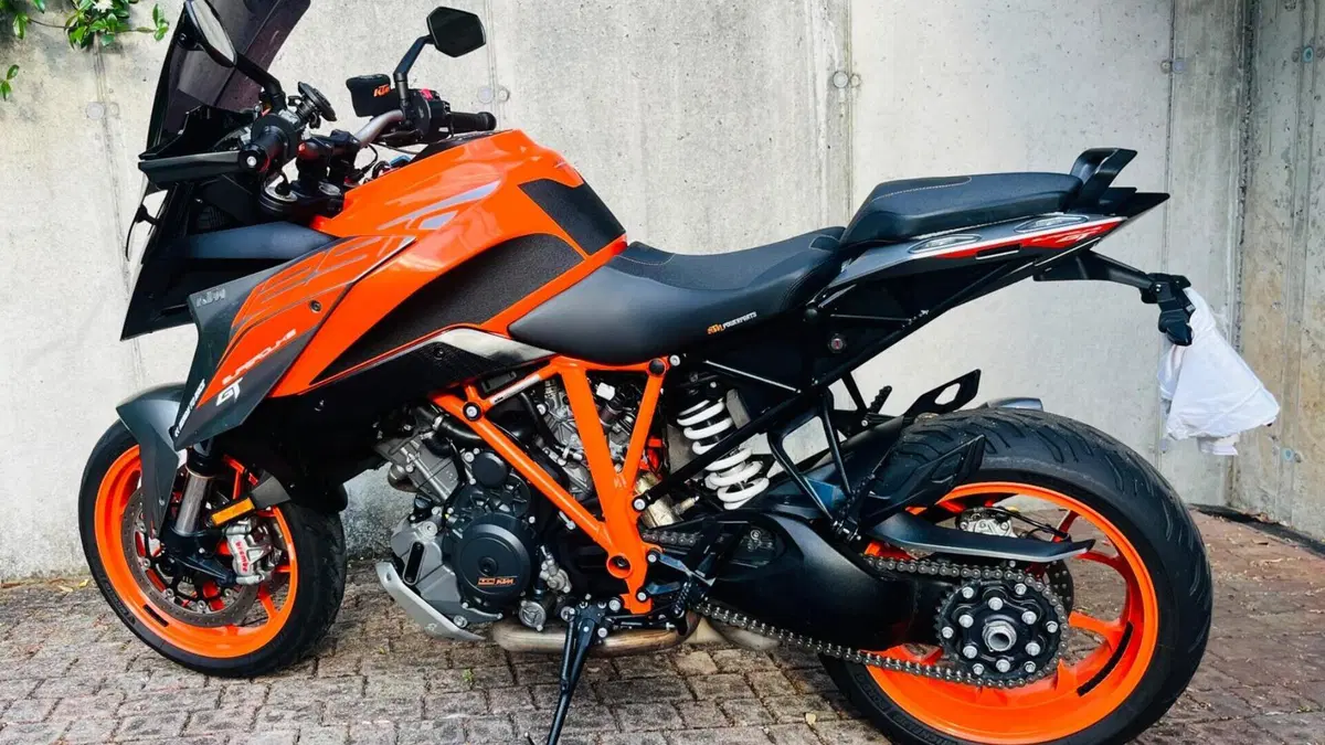 KTM 1290 Super Duke GT ABS (2016 - 18)  (6)