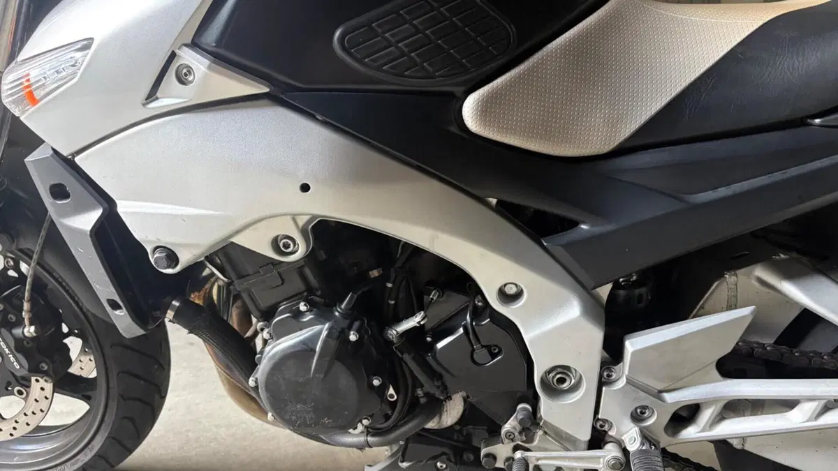 Suzuki GSR 600 (2006 - 11)  (3)