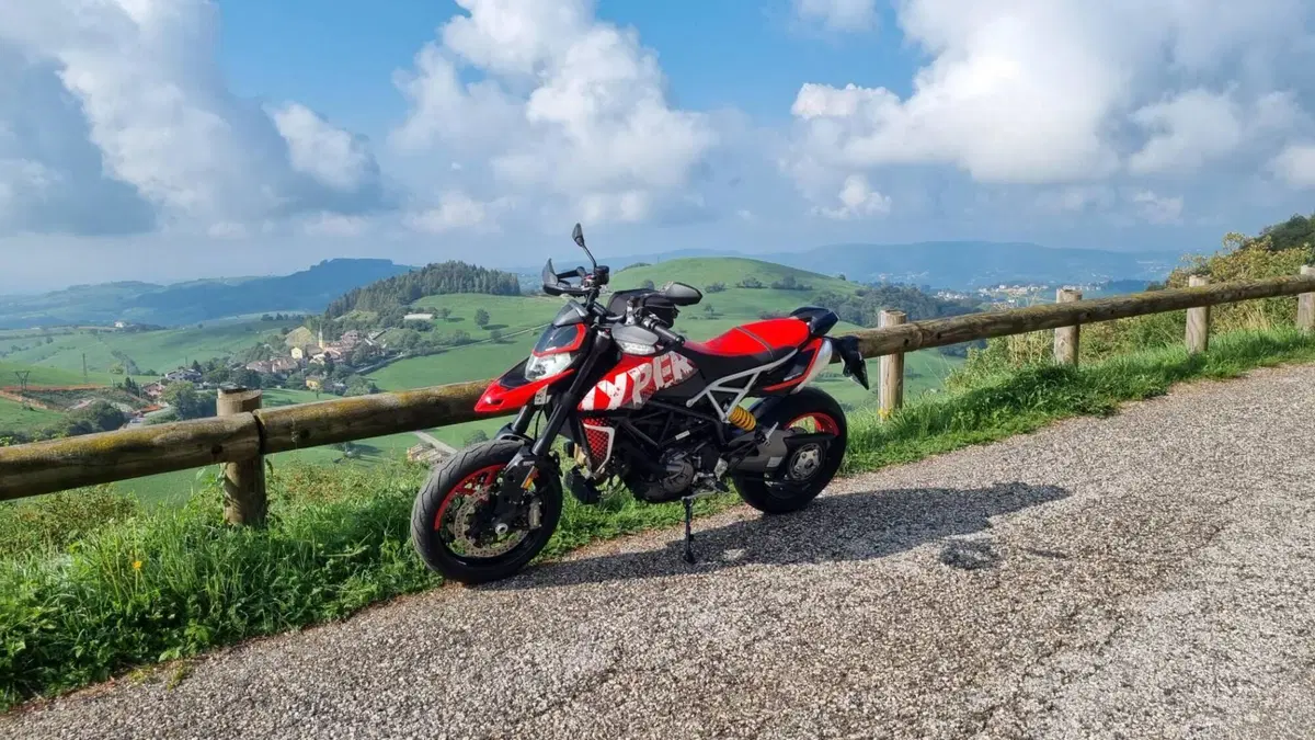 Ducati Hypermotard 950 RVE (2020)  (2)