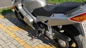 Honda VFR 800 (1998 - 01)  (2)