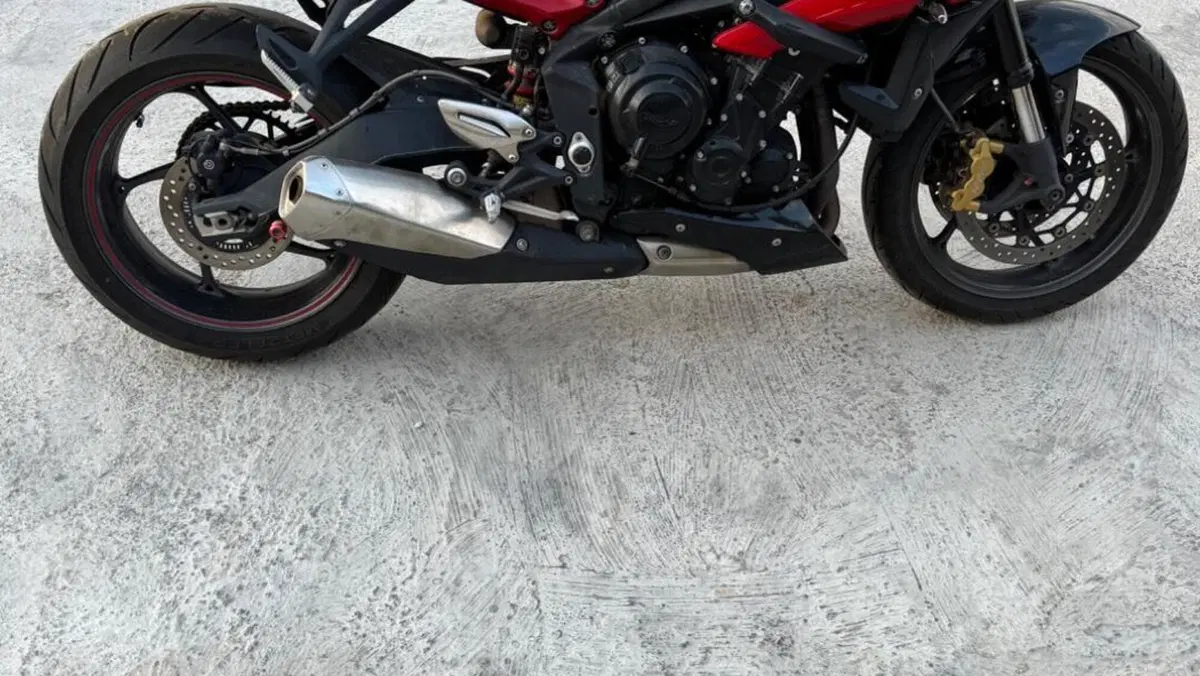 Triumph Street Triple R ABS (2013 - 17)  (2)