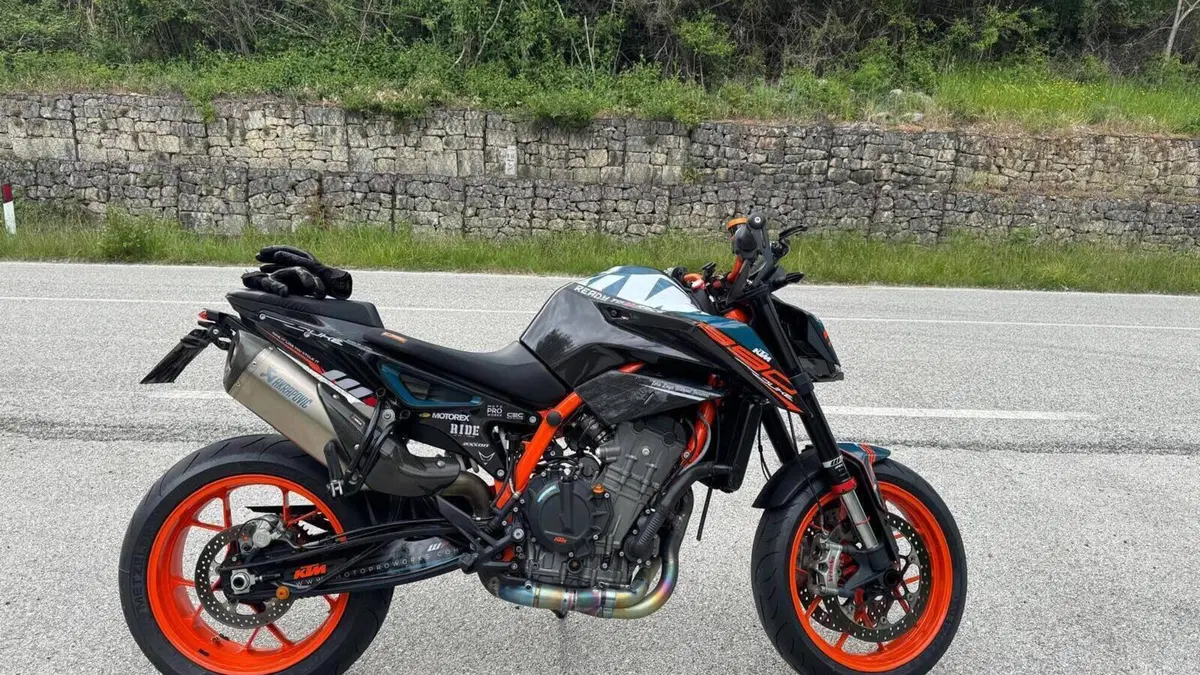 KTM 890 Duke R (2022 - 23)  (2)