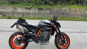 KTM 890 Duke R (2022 - 23)  (2)