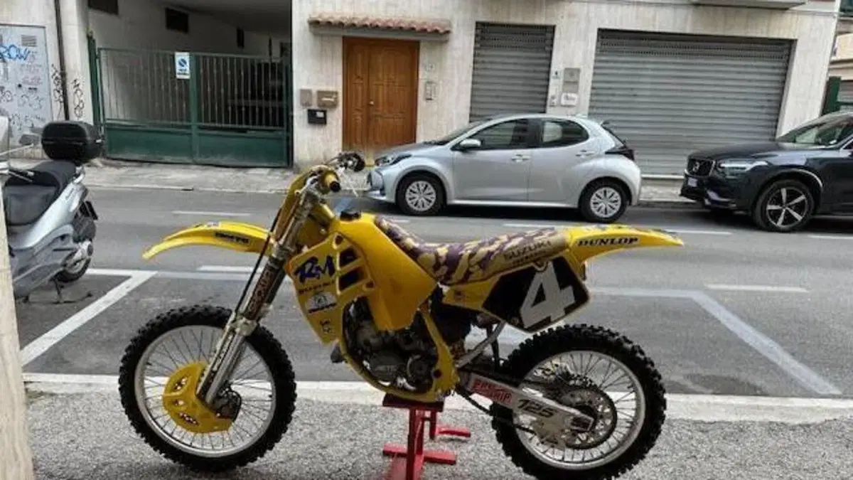 Suzuki   (4)