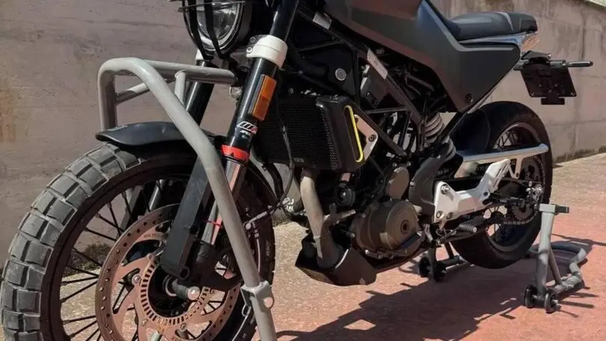 Husqvarna Svartpilen 401 (2020)  (11)