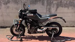 Husqvarna Svartpilen 401 (2020)  (2)