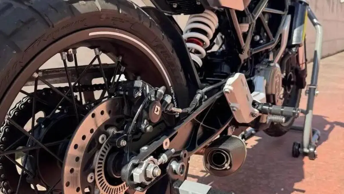 Husqvarna Svartpilen 401 (2020)  (12)