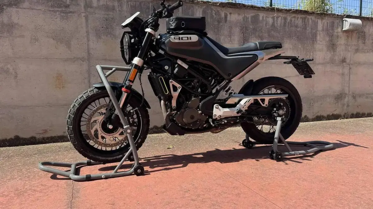 Husqvarna Svartpilen 401 (2020)  (4)