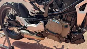 Husqvarna Svartpilen 401 (2020)  (8)