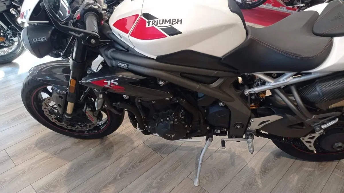 Triumph Speed Triple 1050 RS (2018 - 20)  (4)