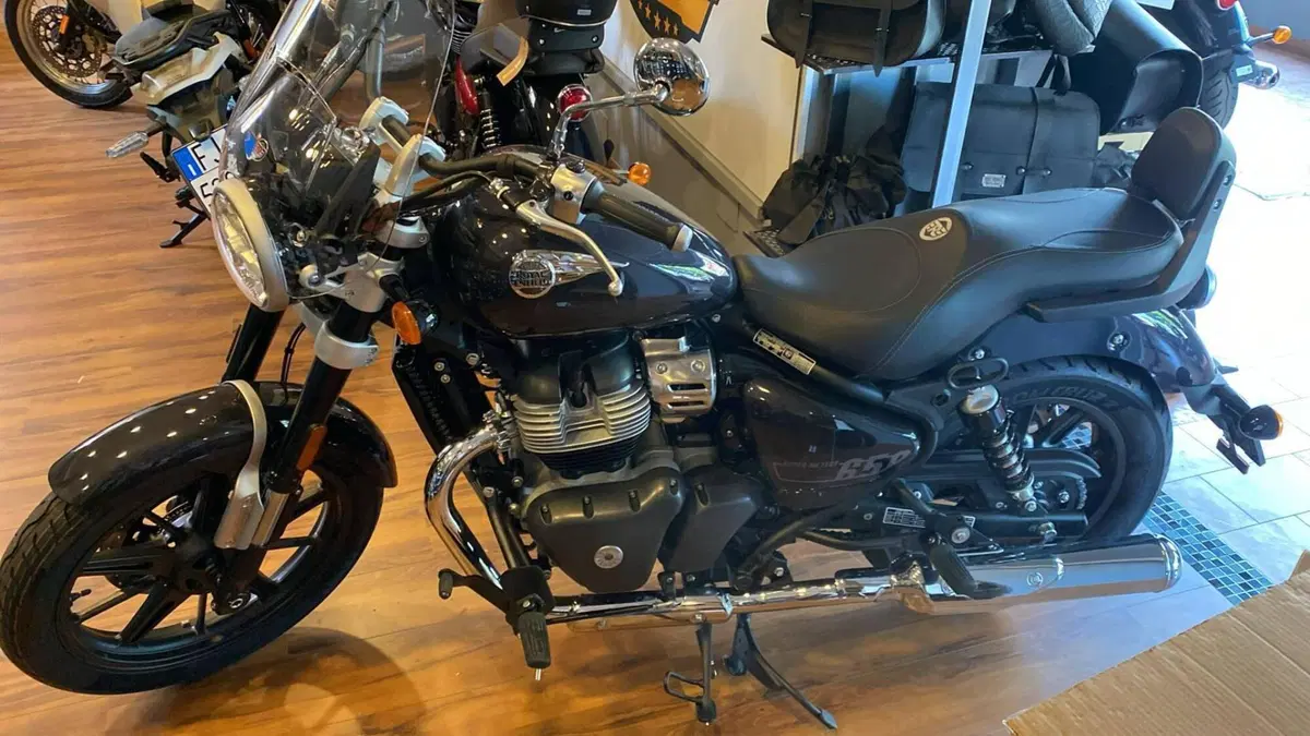 Royal Enfield Super Meteor 650 (2023 - 26)  (2)