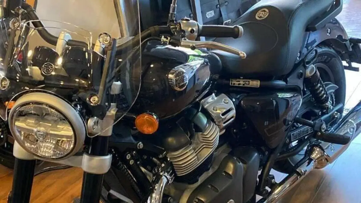 Royal Enfield Super Meteor 650 (2023 - 26)  (3)