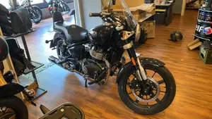 Royal Enfield Super Meteor 650 (2023 - 26)  (4)