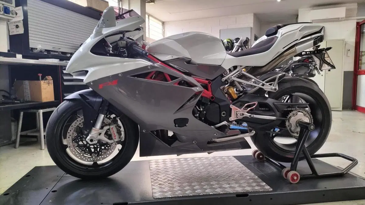 MV Agusta F4 1000 (2010 - 15)  (2)