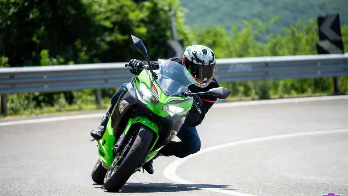 Kawasaki Ninja 400 Performance (2023)  (5)