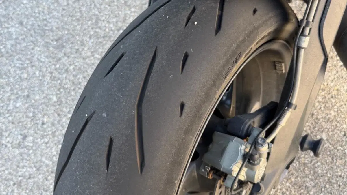 Triumph Street Triple 765 RS (2023 - 26)  (2)