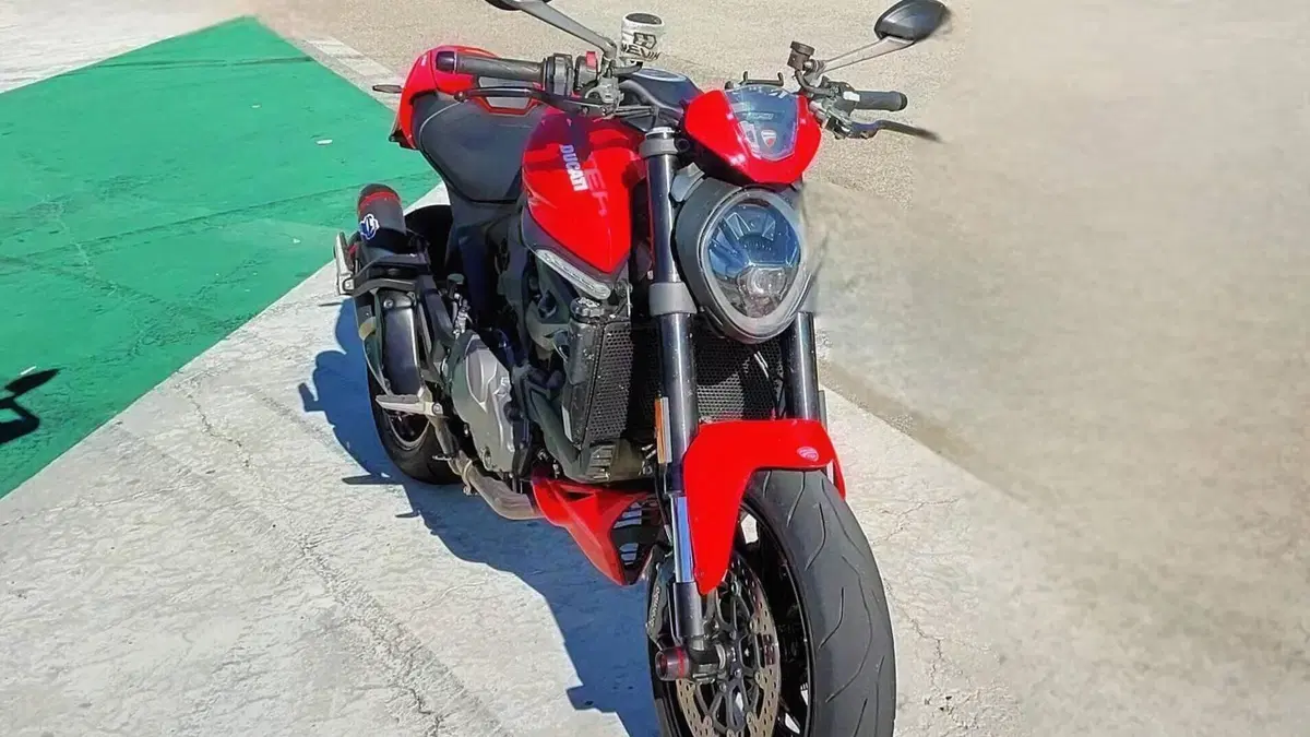 Ducati Monster 937 + (2021 - 25)  (9)