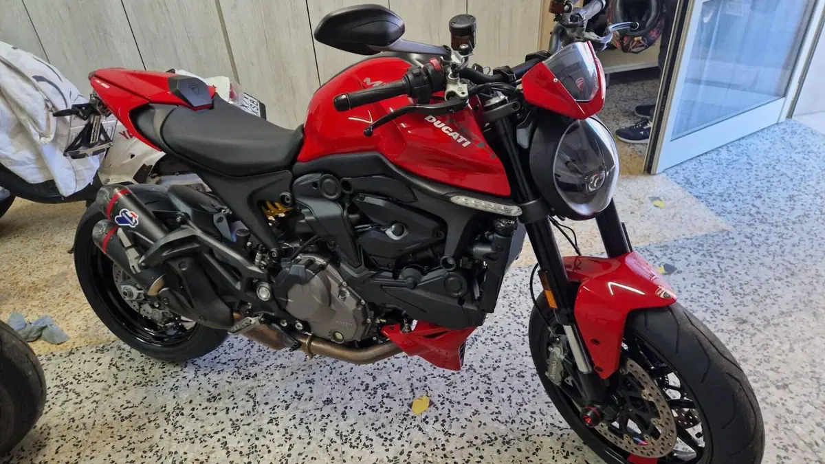 Ducati Monster 937 + (2021 - 25)  (10)